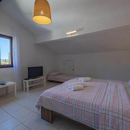 Apartments Iskra Vrboska Eksteriør billede